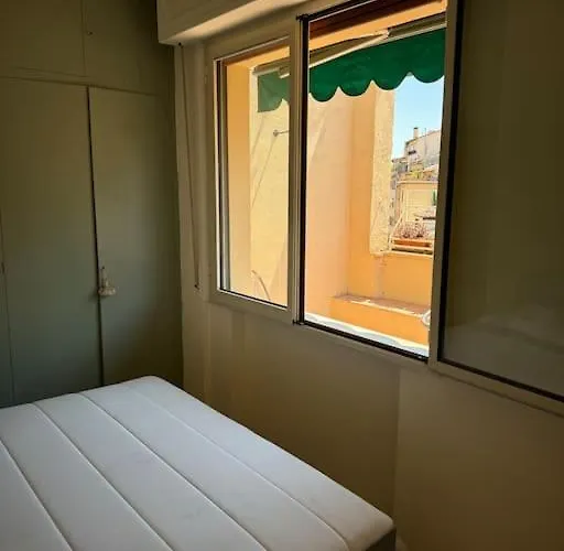 Friendly & Small 1-Br Apt With Beautiful Terrace
