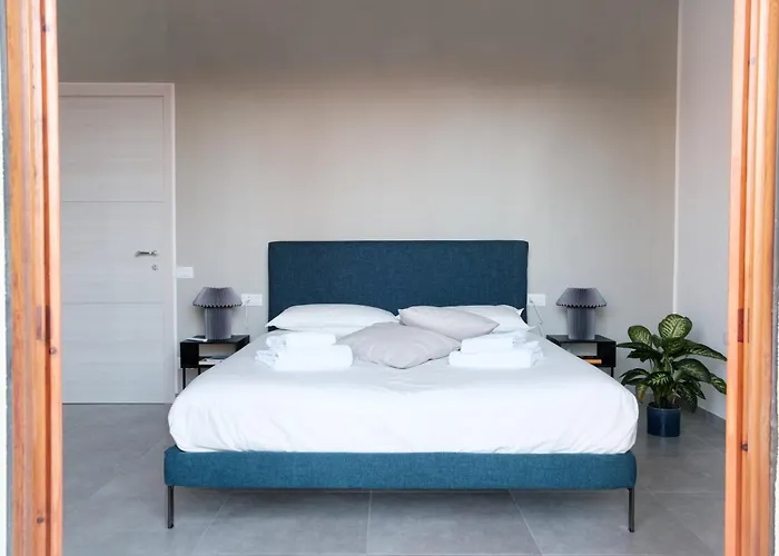 Florence Minimal Nest