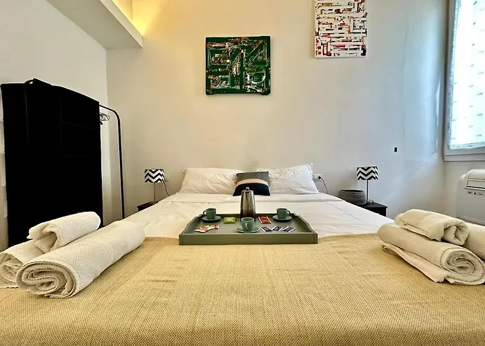 Old Sweet Florence- Art Apartment