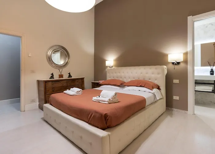 Historic Apartment Borgo Ognissanti, 8 Florence