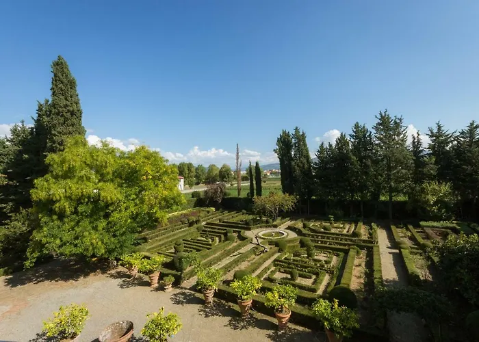 3Bdrm Luxury Apartment In Tuscan Villa,Private Estate, Shared Swimmingpool