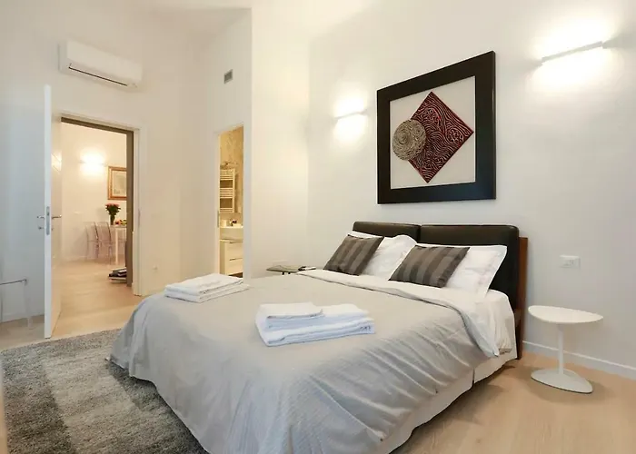 Opera 19 Luxury Apartment