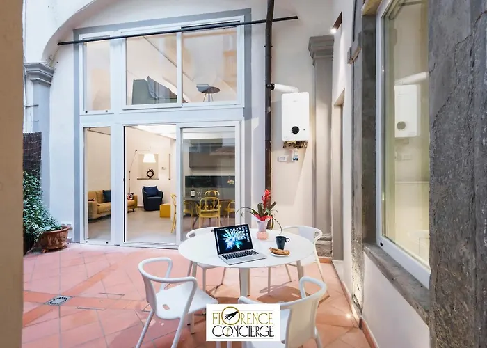 Ground Floor With Patio-Ghibellina 65