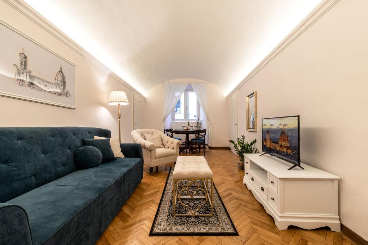 Apartment Historic Center! Charming Traditional Florentine Building - Ac,wifi - By Likehomeflorence *