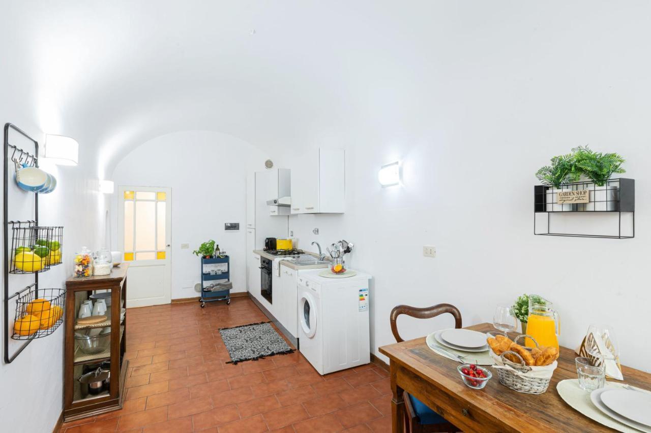 Apartment Historic Center! Charming Traditional Florentine Building - Ac,wifi - By Likehomeflorence *