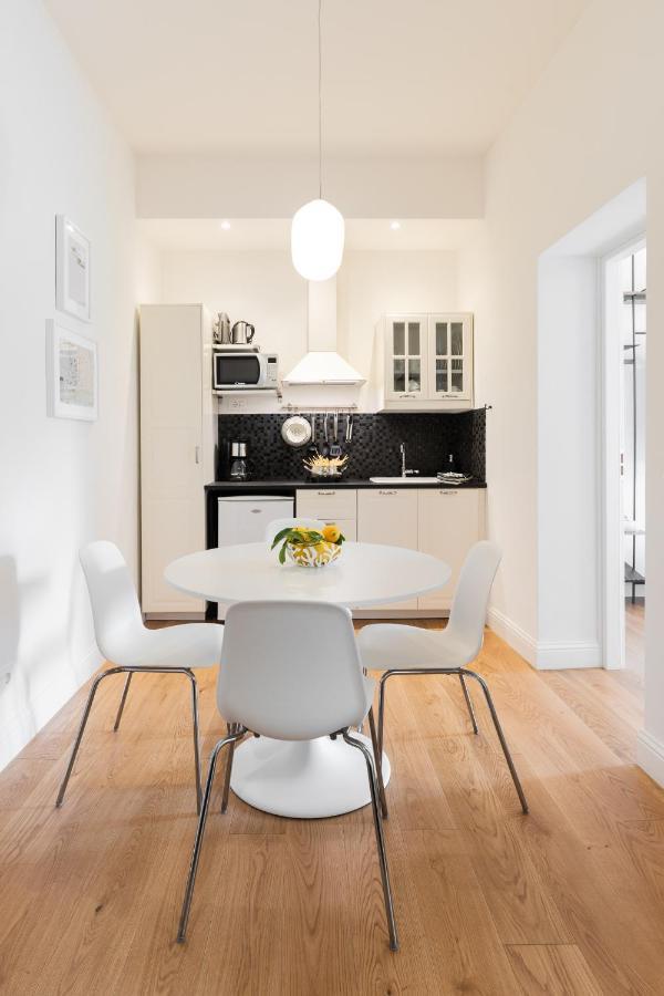 Lovely With Balcony Apartment *