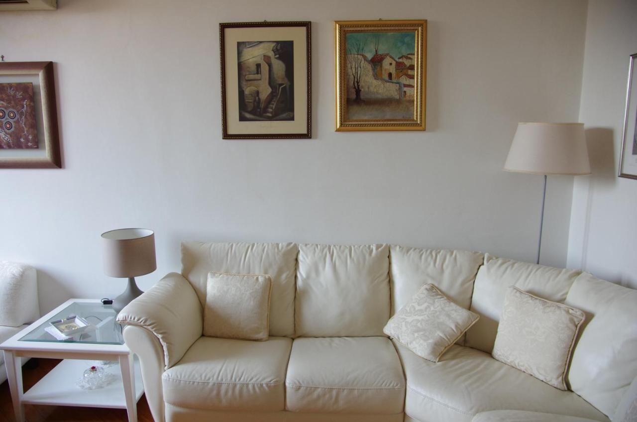 Artisti In With Great A/c Apartment