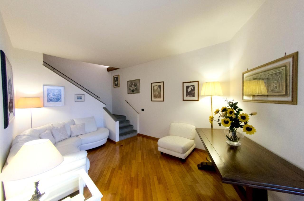 Apartment Artisti In With Great A/c