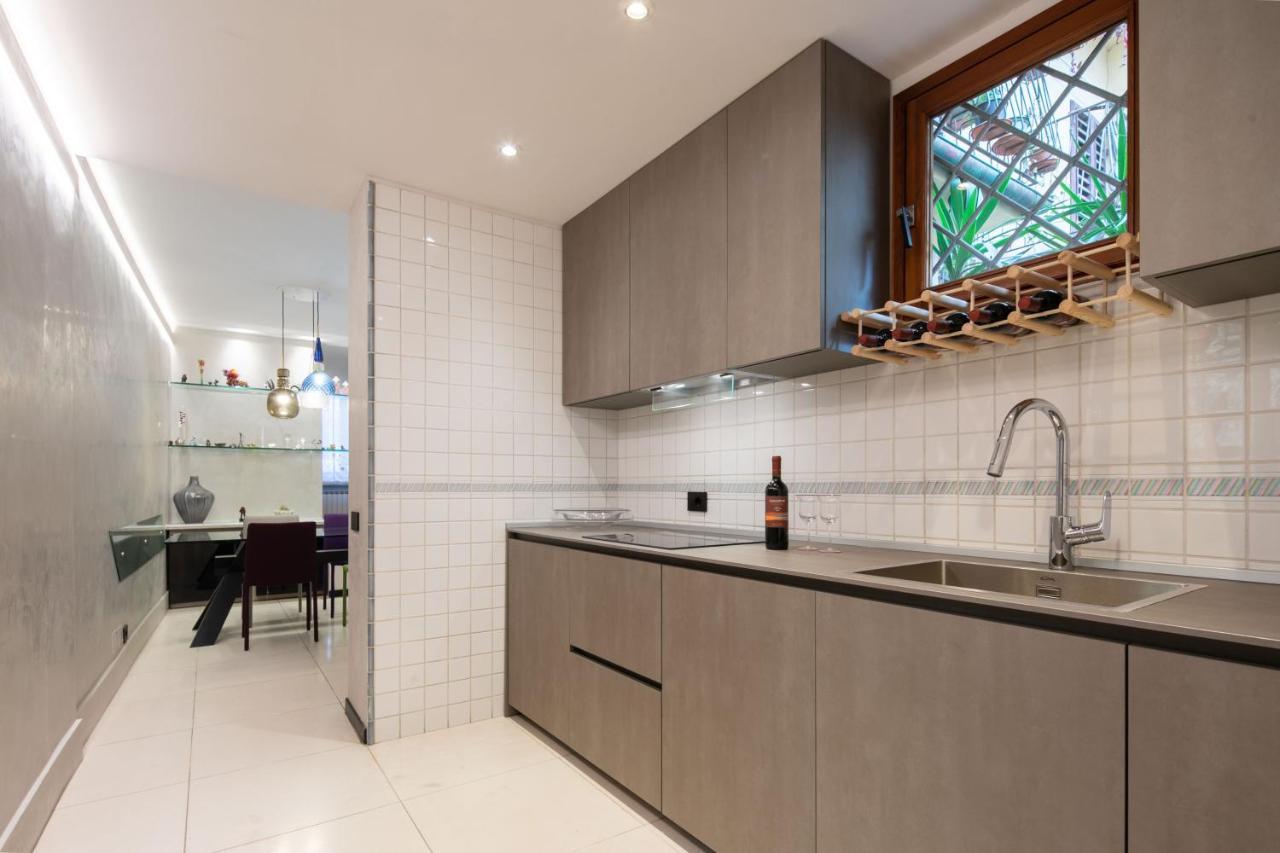 Ponte Rosso Modern Apartment Florence
