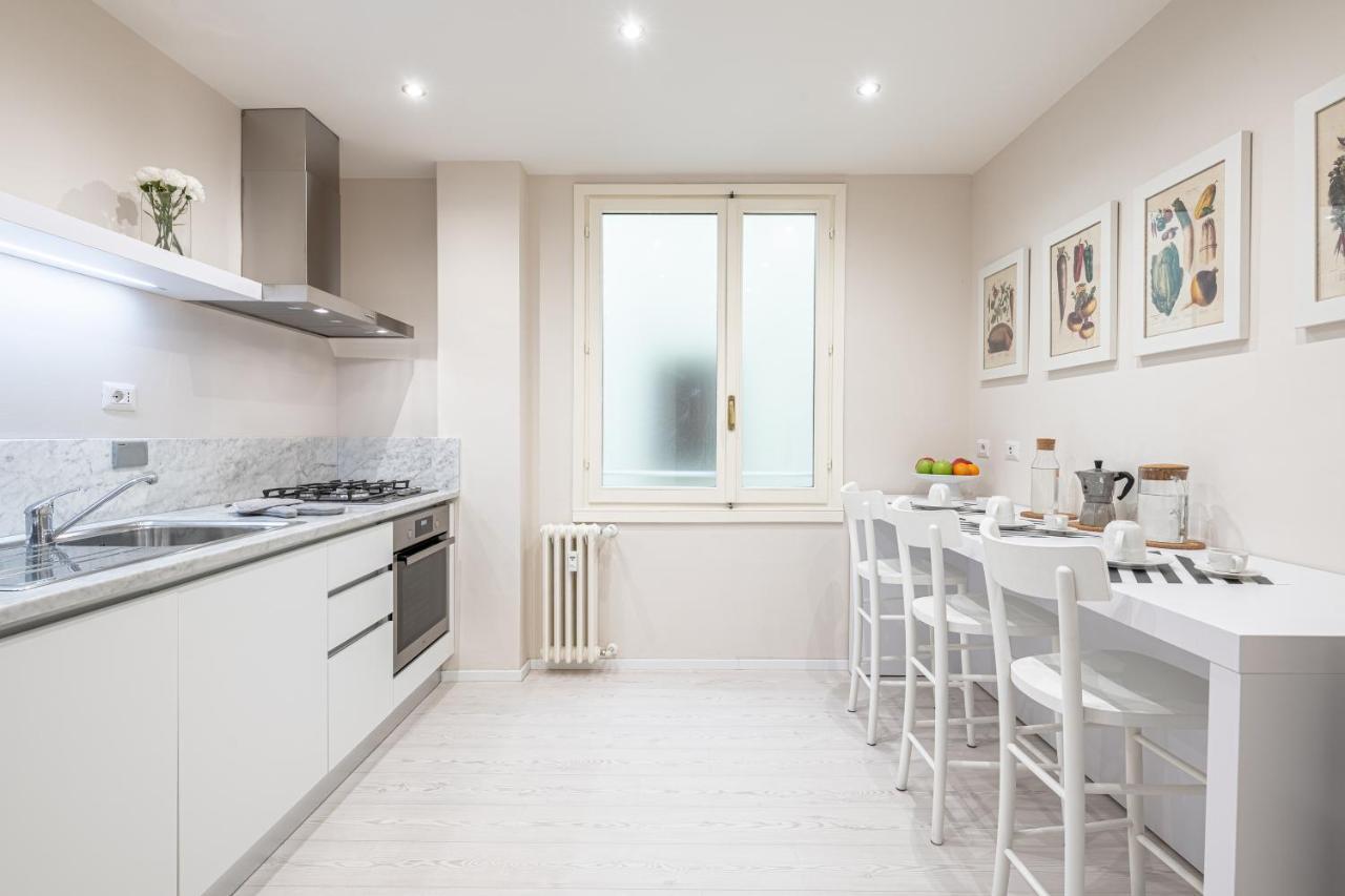 Frame Apartment *