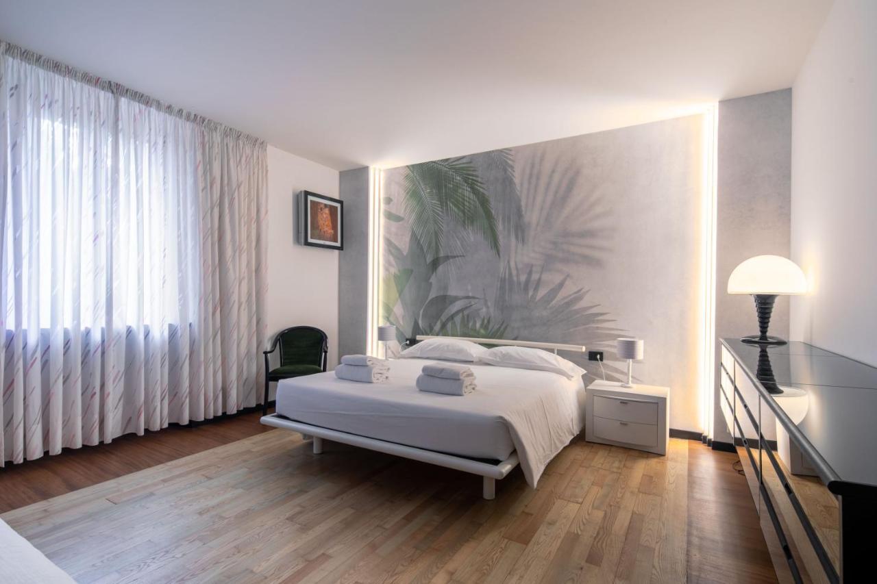 Ponte Rosso Modern Apartment Florence