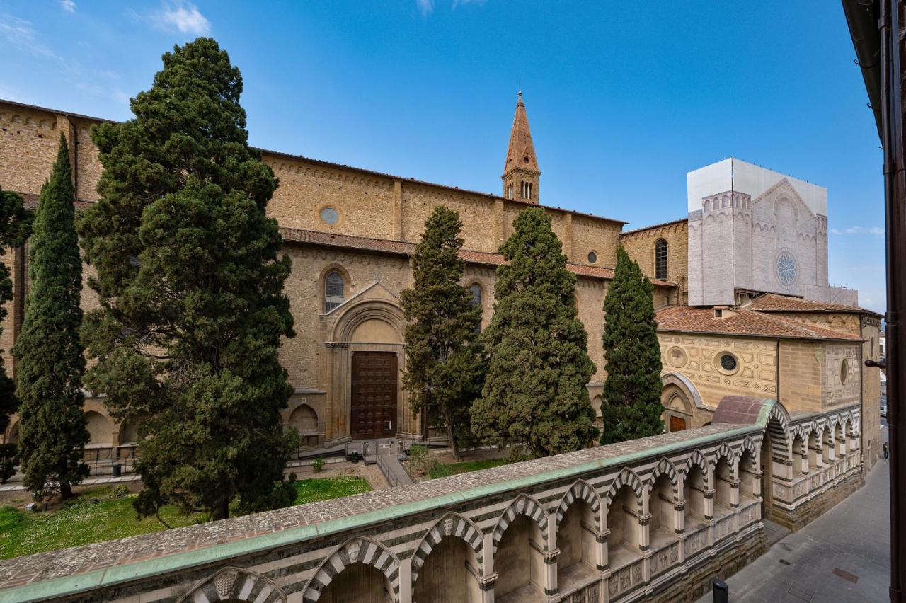 Charm: Piazza View Apartment Florence