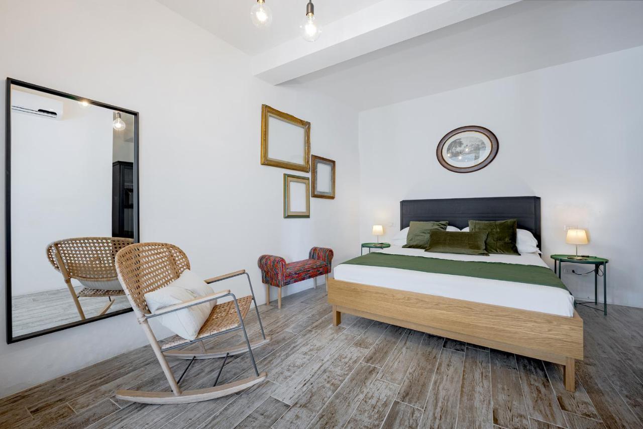 Charm: Piazza View *