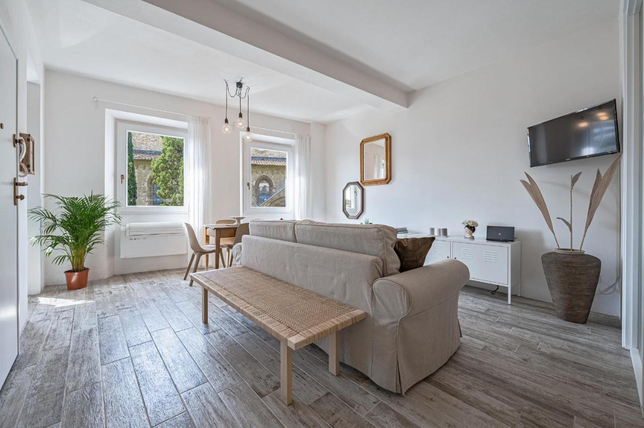 Apartment Charm: Piazza View