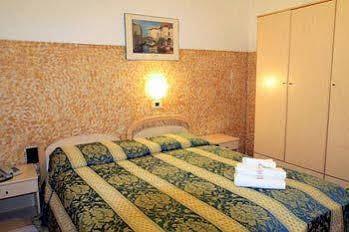 Ariston Hotel 2*