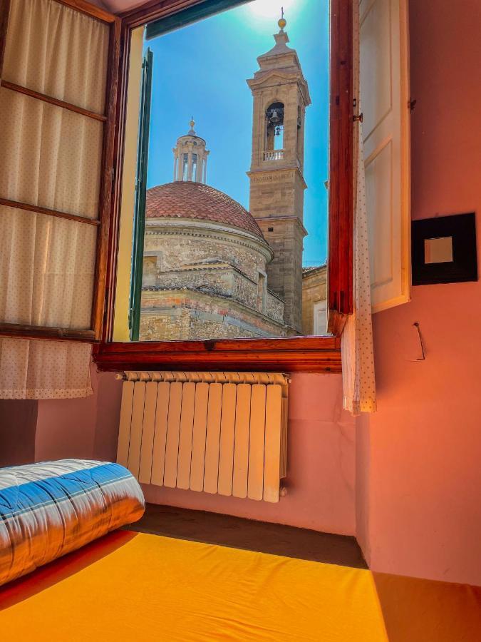 Hostel Emerald Palace *