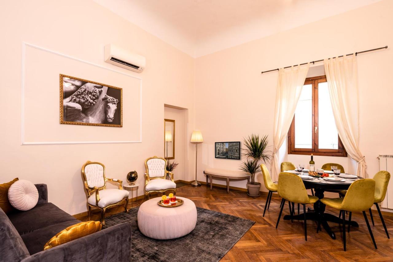 Elegant And Historic 3-bedroom In Center -by Likehomeflorence Apartment Florence