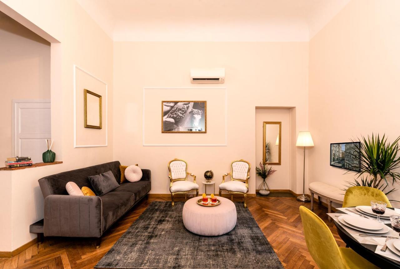 Apartment Elegant And Historic 3-bedroom In Center -by Likehomeflorence Florence