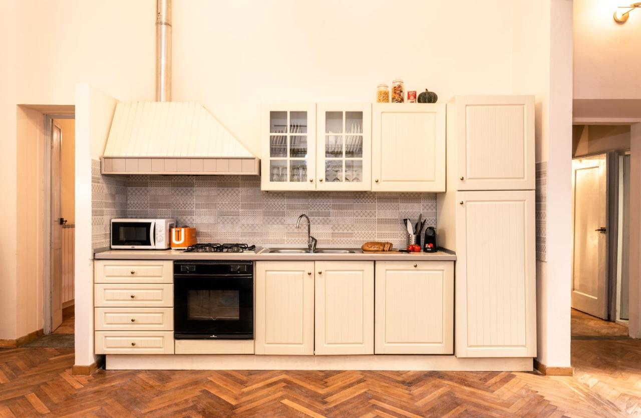 Apartment Elegant And Historic 3-bedroom In Center -by Likehomeflorence Florence