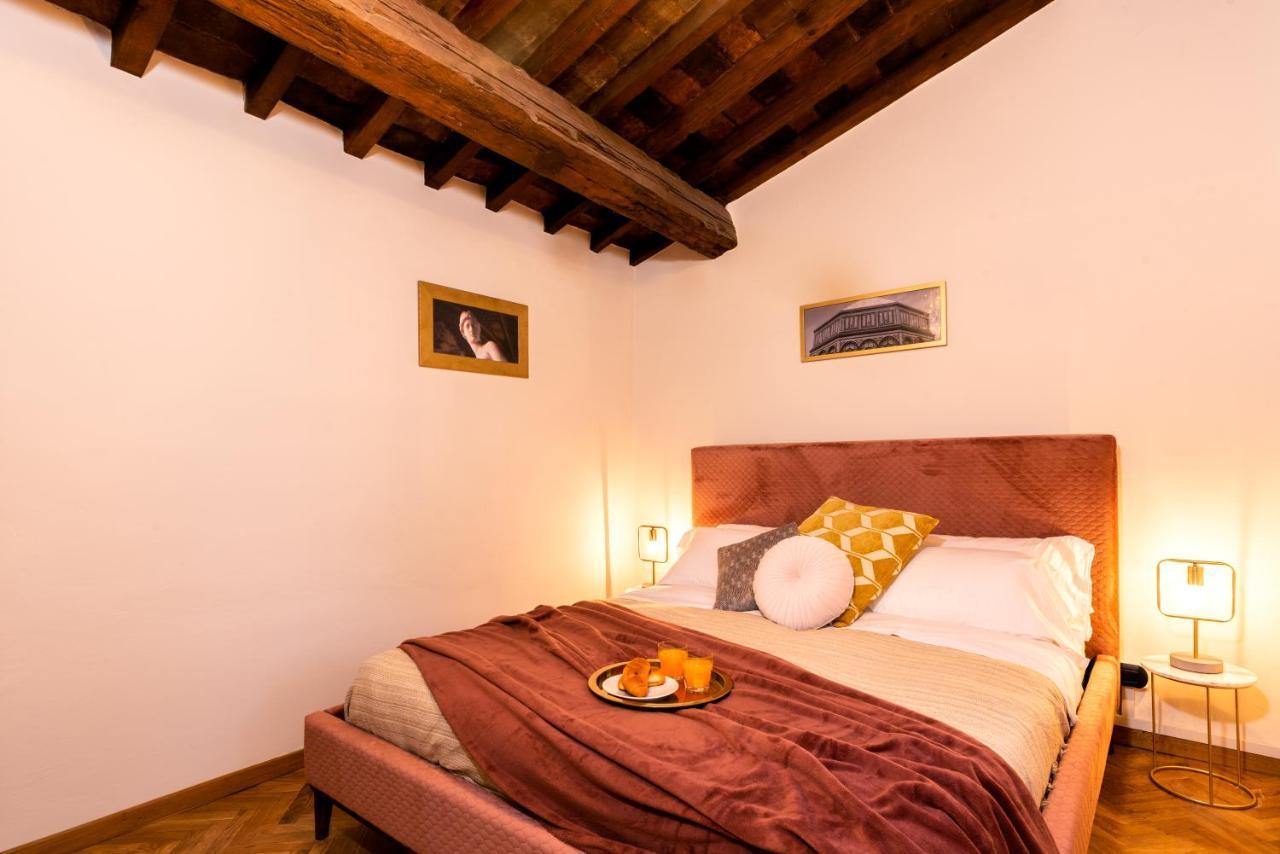Apartment Elegant And Historic 3-bedroom In Center -by Likehomeflorence *