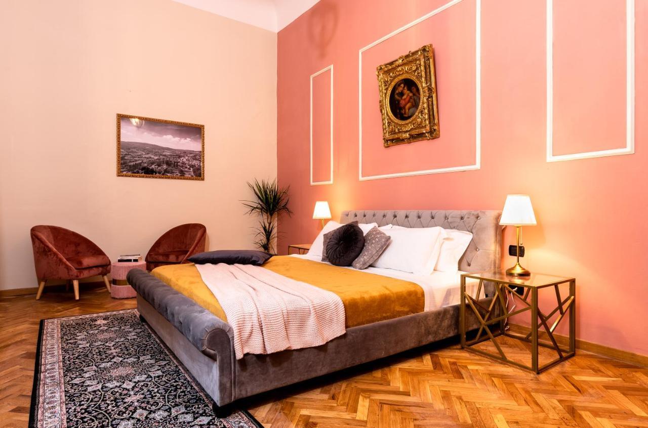 Elegant And Historic 3-bedroom In Center -by Likehomeflorence Apartment