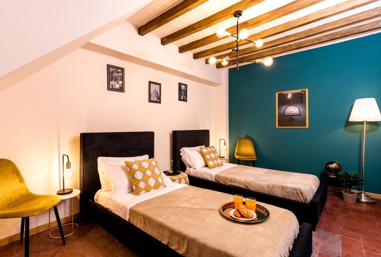 Elegant And Historic 3-bedroom In Center -by Likehomeflorence Apartment Florence