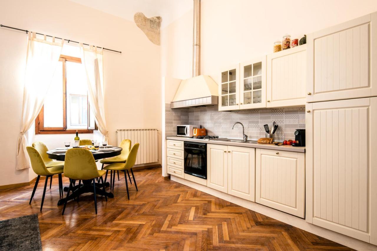 Elegant And Historic 3-bedroom In Center -by Likehomeflorence
