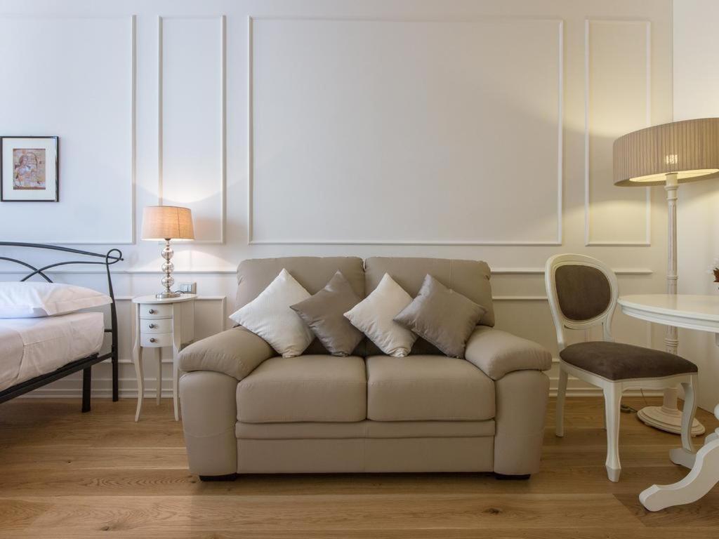 Dei Poeti & Bed & Breakfast 3*