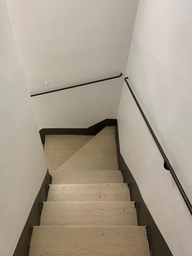 Charm: Piazza View Apartment Florence