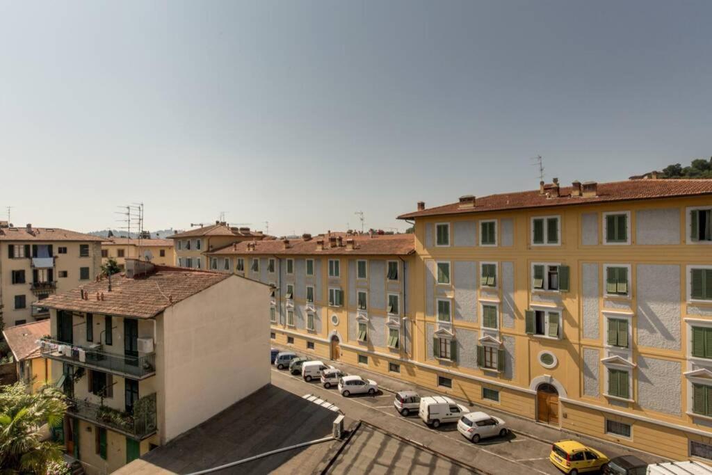 Sunny Floor In San Frediano Firenze