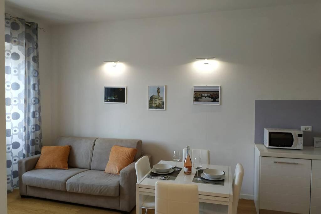 Shelley Apartment *