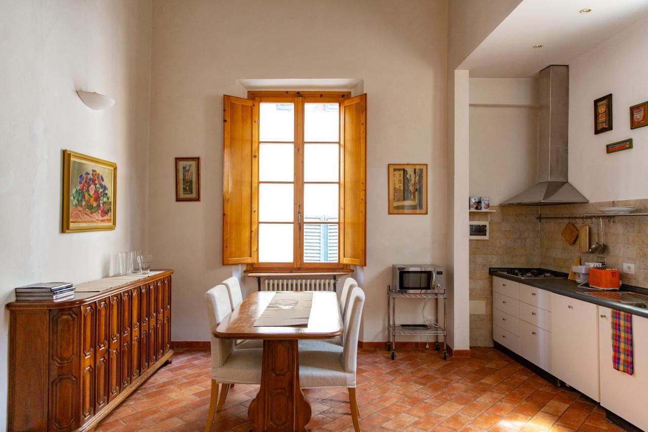Lovely One Bedroom Nearby Ponte Vecchio Apartment *