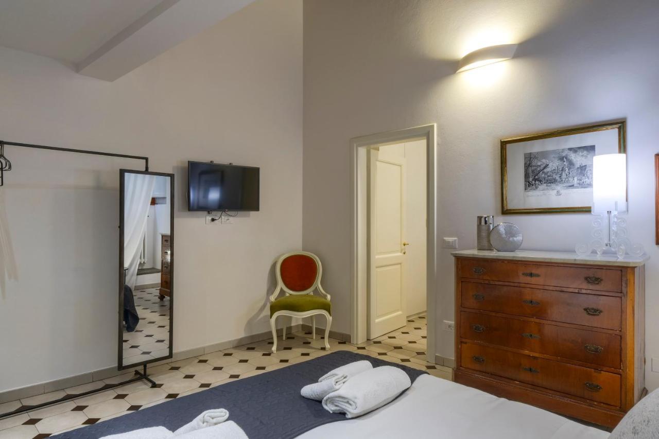 La Casa Di Bruna E Giordano In Santo Spirito Florence