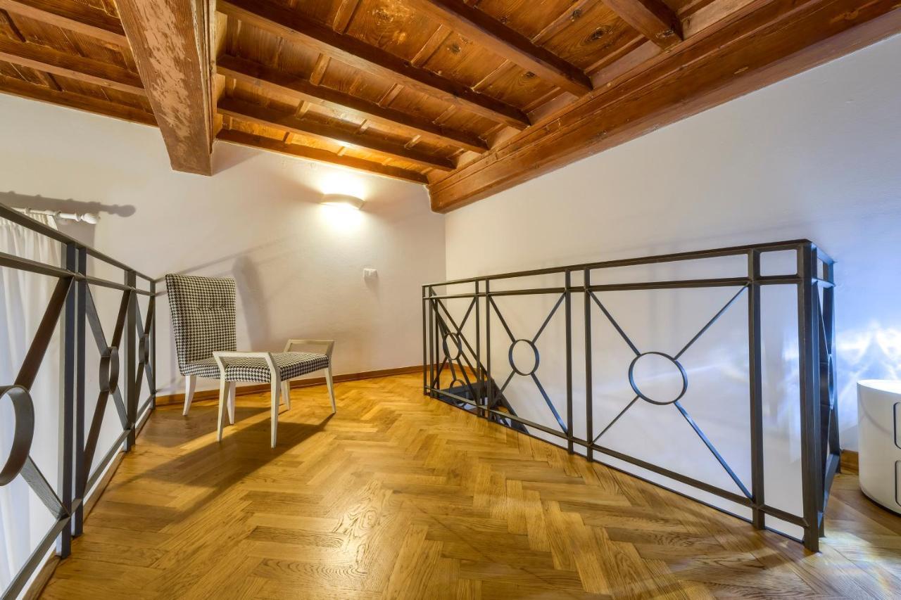 La Casa Di Bruna E Giordano In Santo Spirito Florence