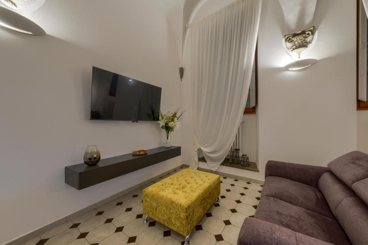 La Casa Di Bruna E Giordano In Santo Spirito Florence
