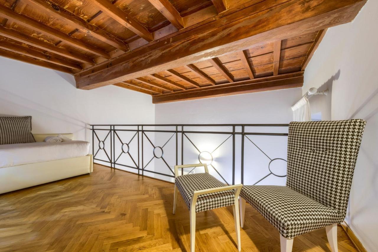 La Casa Di Bruna E Giordano In Santo Spirito * Florence