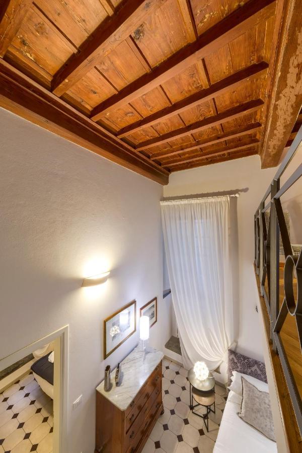 La Casa Di Bruna E Giordano In Santo Spirito * Florence