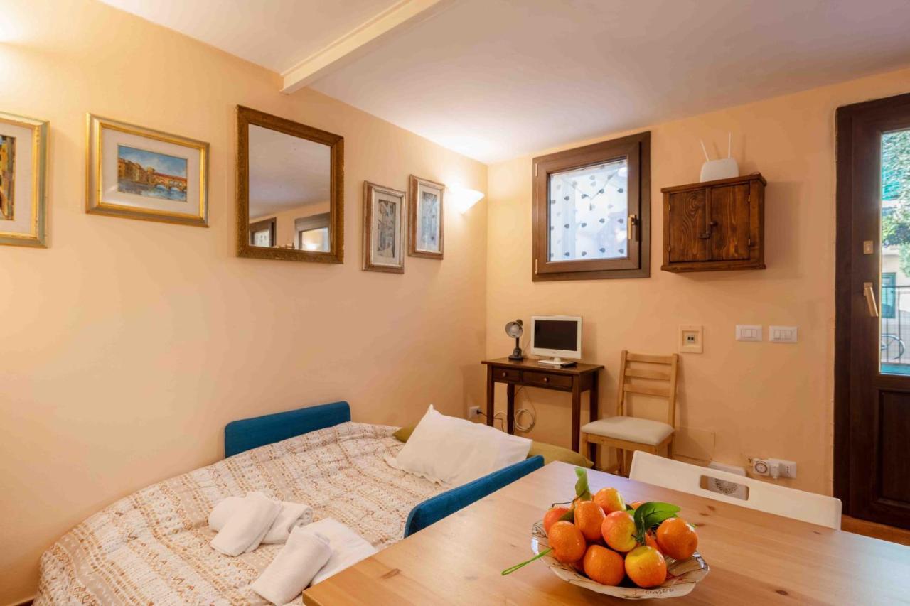San Frediano Cozy Studio With Private Patio Appartamento Firenze