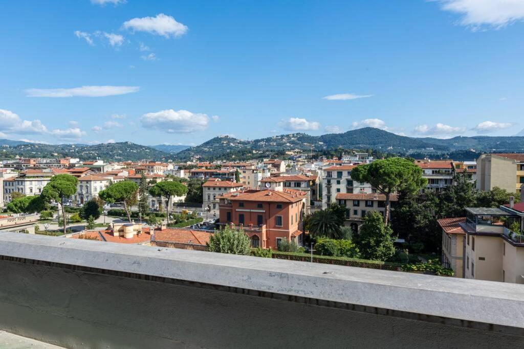 Exclusive Penthouse , Skyline View , With Parking Appartamento