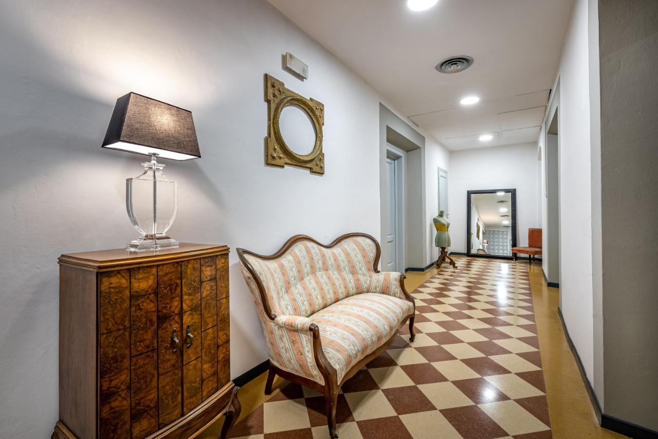 Yid Five Luxury Suites Apt With Secret Garden Appartamento *