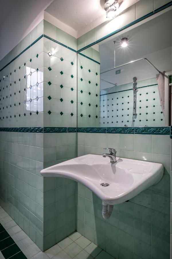 Yid Five Luxury Suites Apt With Secret Garden Appartamento