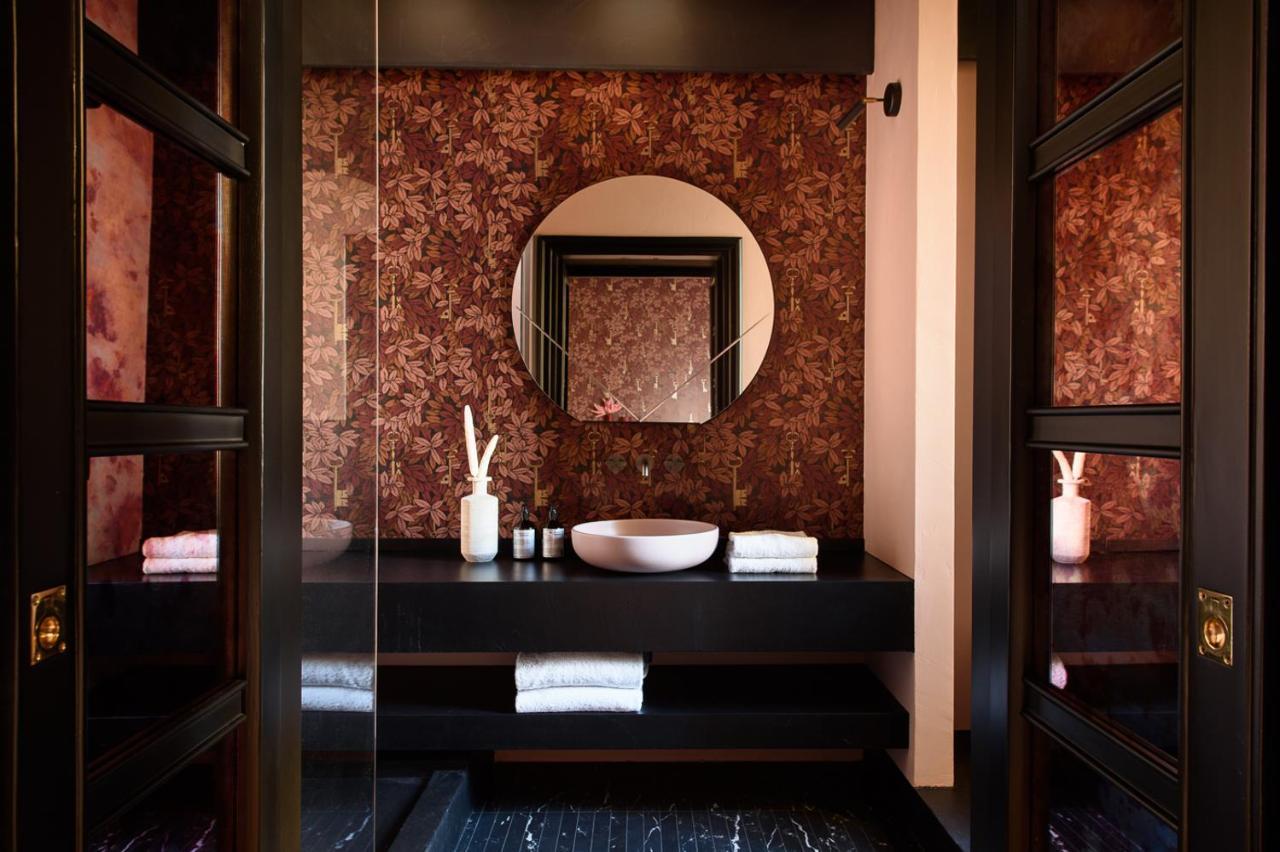 Velona's Jungle Luxury