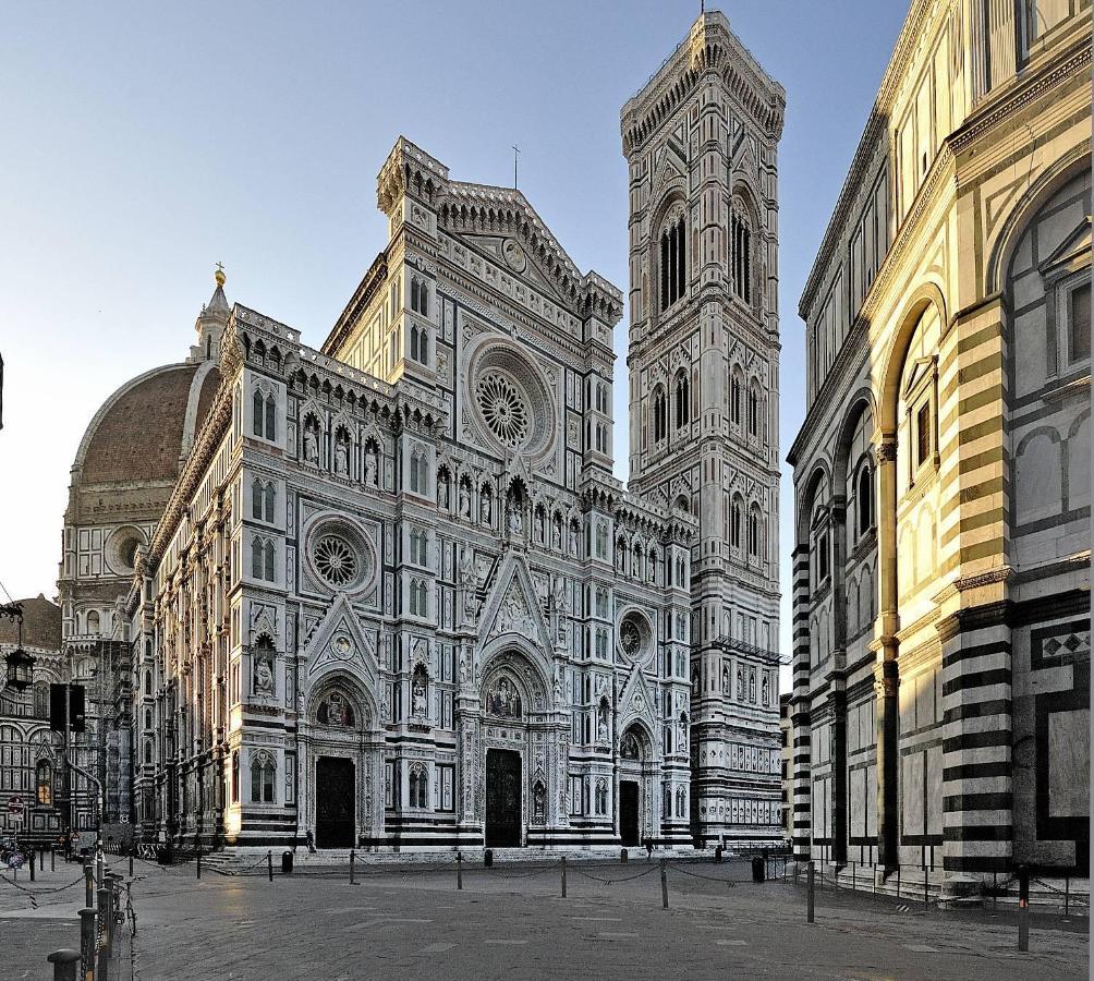 Roberto's Apartment. Piazza Santa Croce. Florence