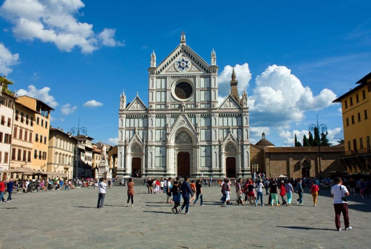 Roberto's Apartment. Piazza Santa Croce. Apartment Florence