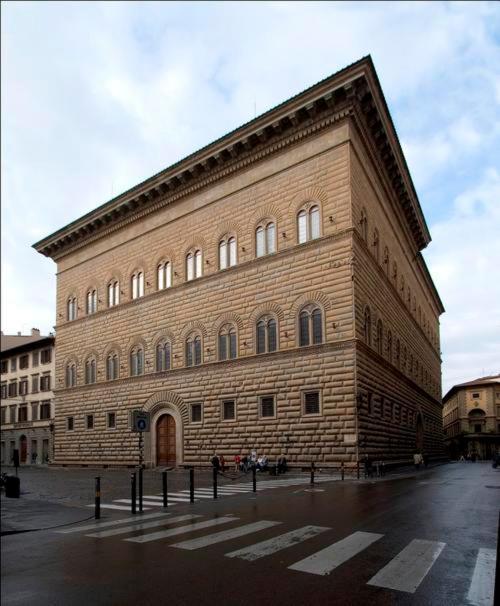 Roberto's Apartment. Piazza Santa Croce.