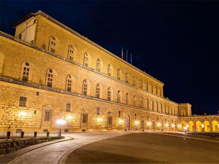 Roberto's Apartment. Piazza Santa Croce. Florence