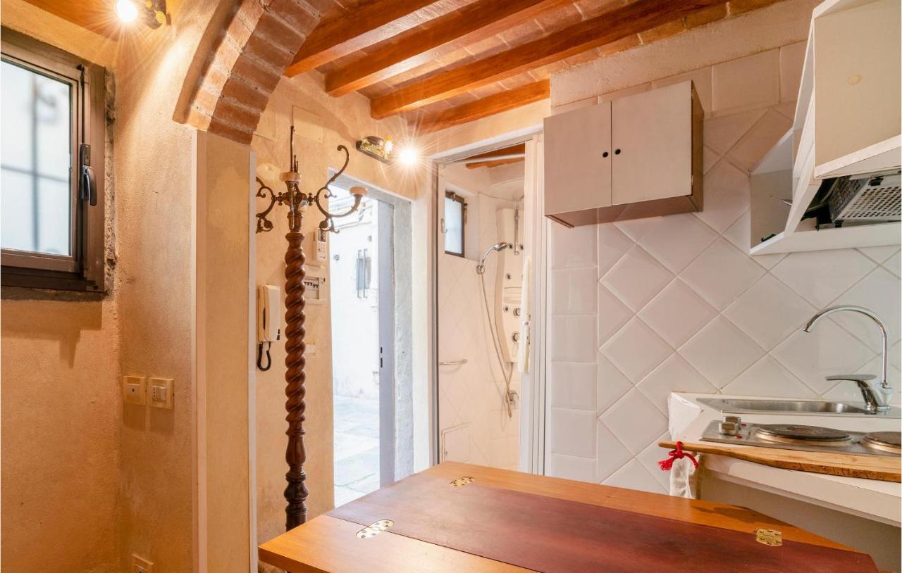 Amazing In With Kitchen *