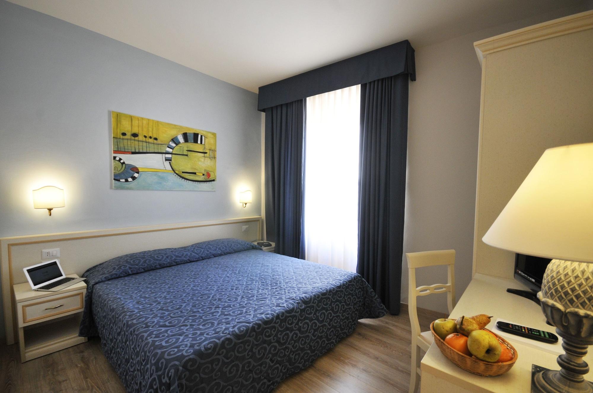 Marine Hotel