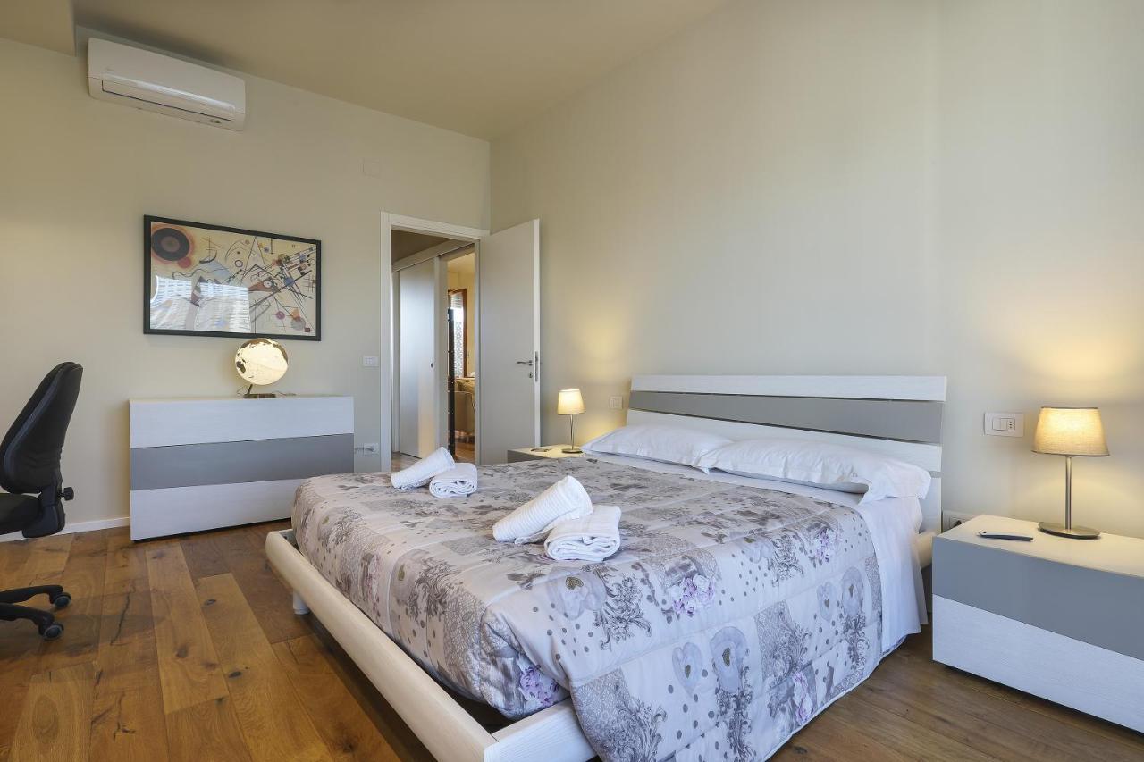 Dalla Giulia - A/c, Wi-fi, Private Parking - Sweet Dreams In Apartment Florence