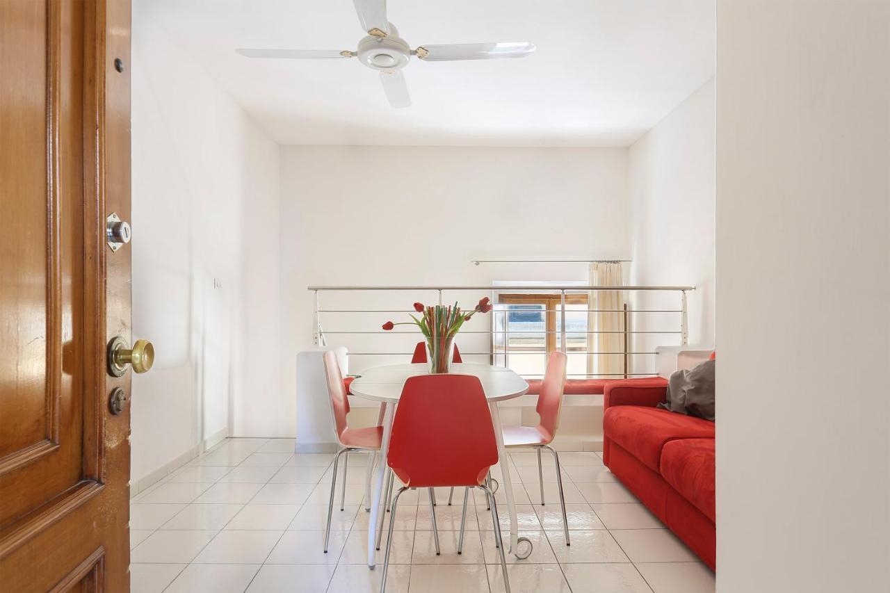 Little Gem Located Near Duomo-hosted By Sweetstay Florence